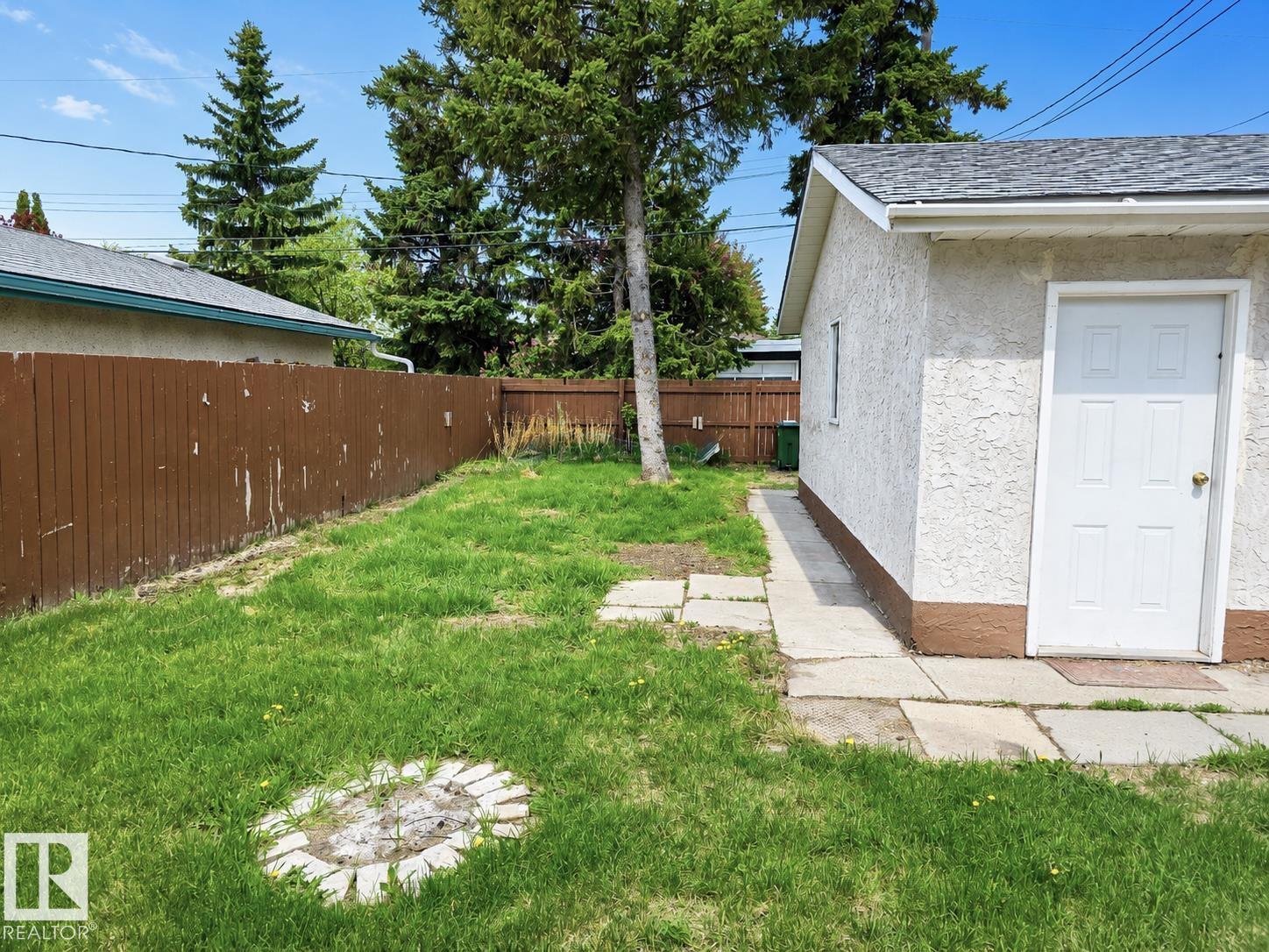 8712 162 ST NW - 17