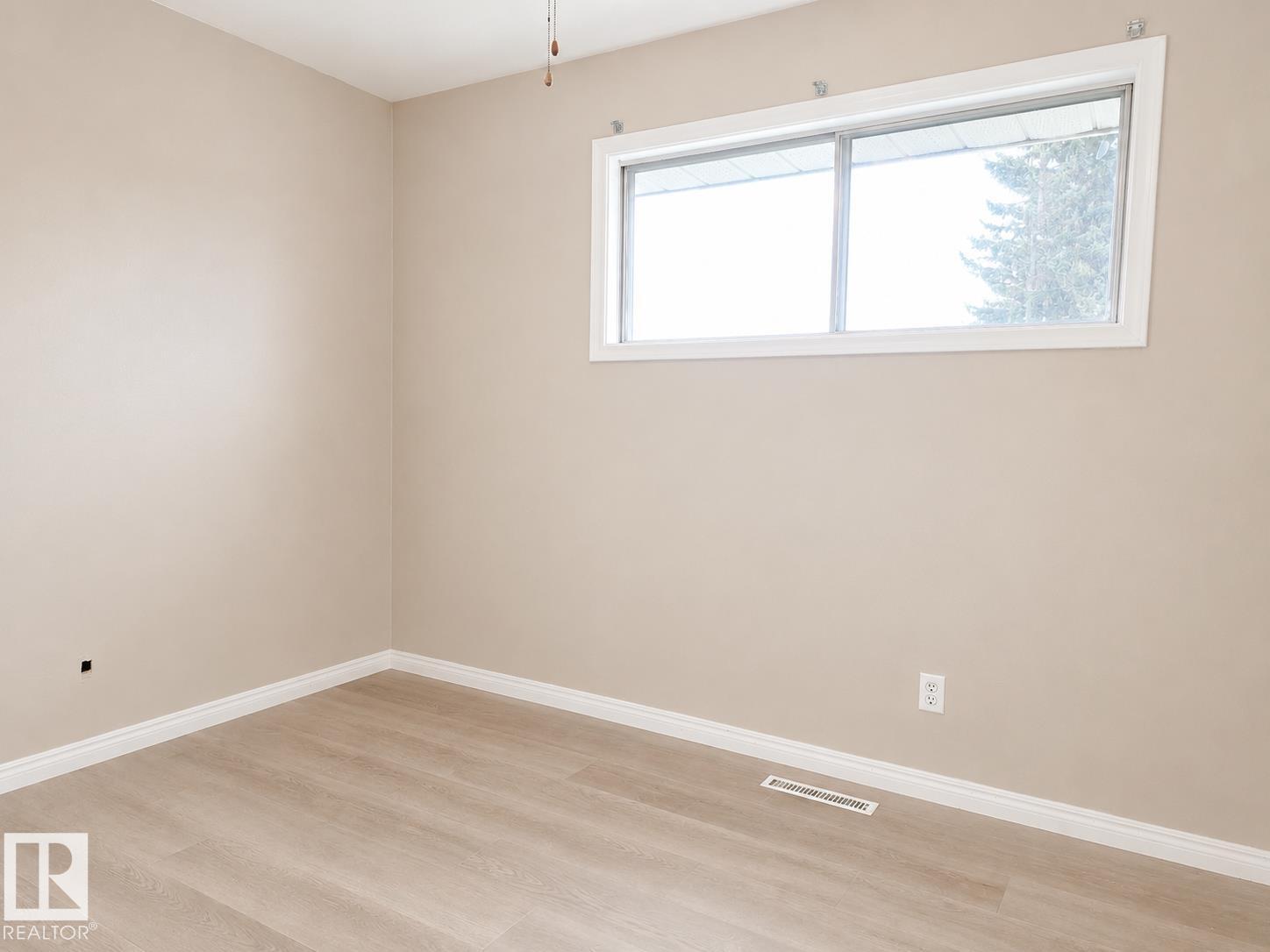 8712 162 ST NW - 6