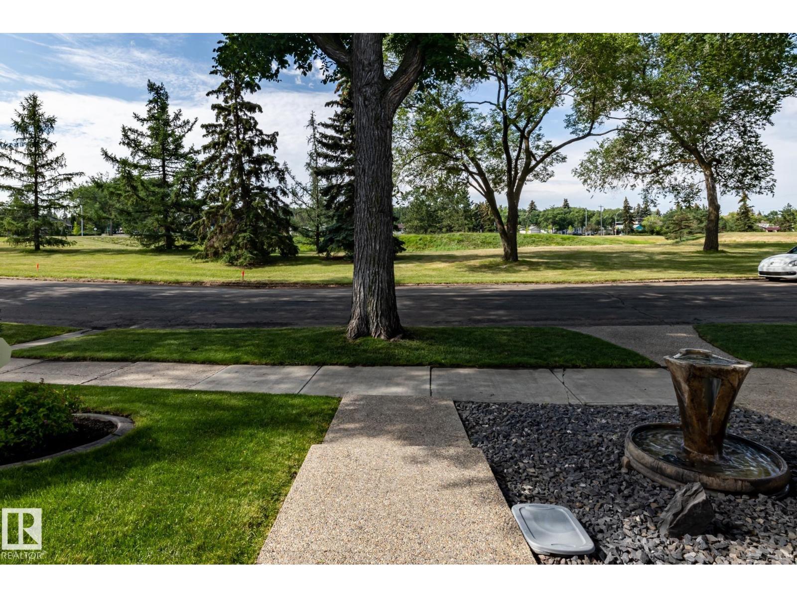 7620 98A AV NW - 4
