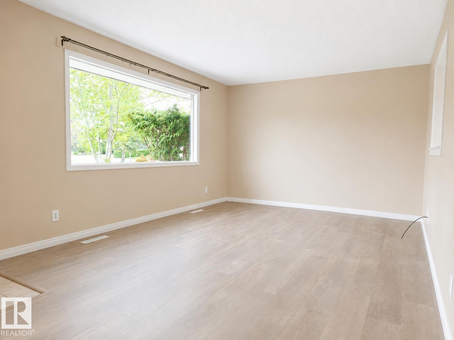8712 162 ST NW - 2