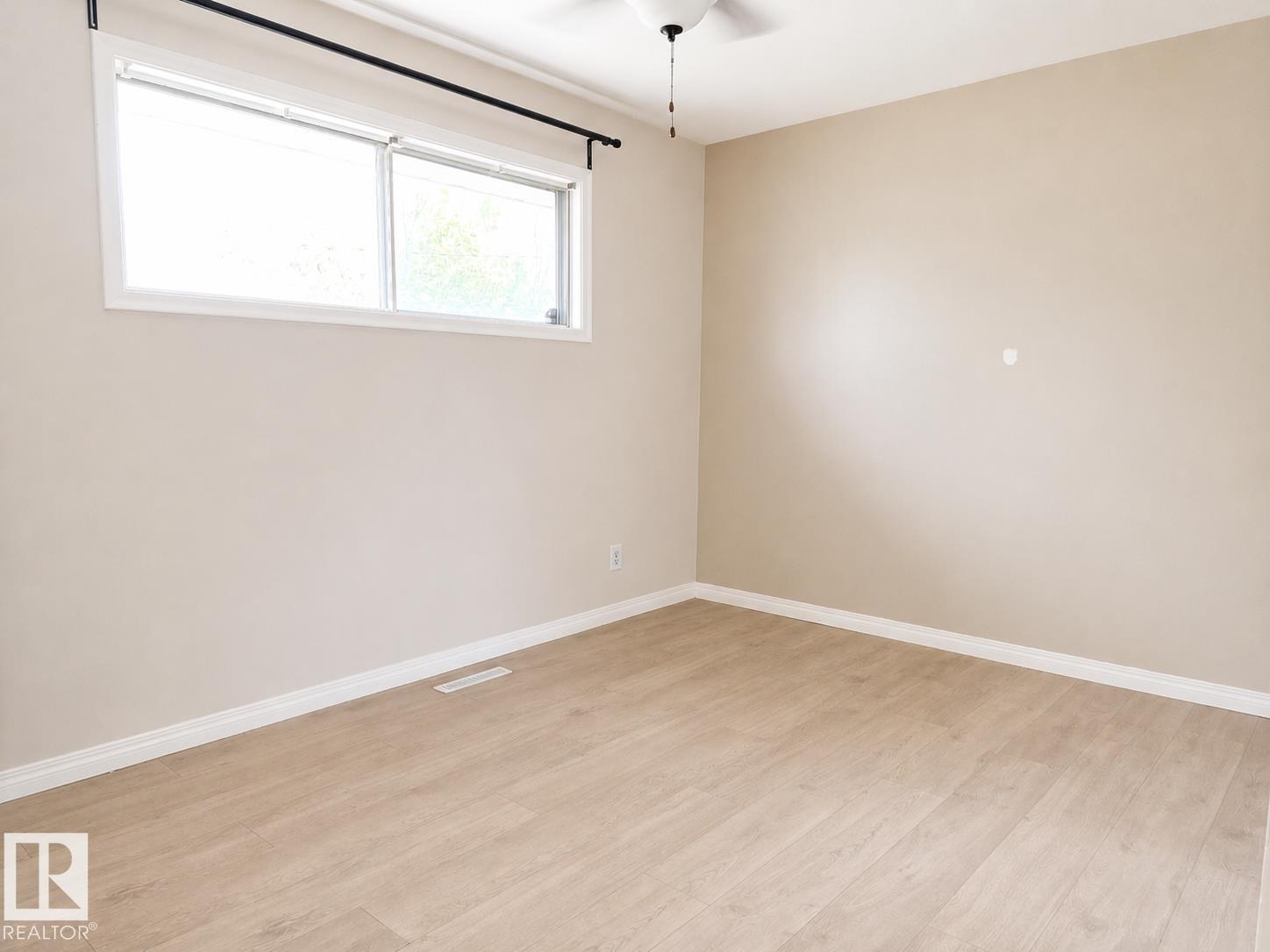 8712 162 ST NW - 7