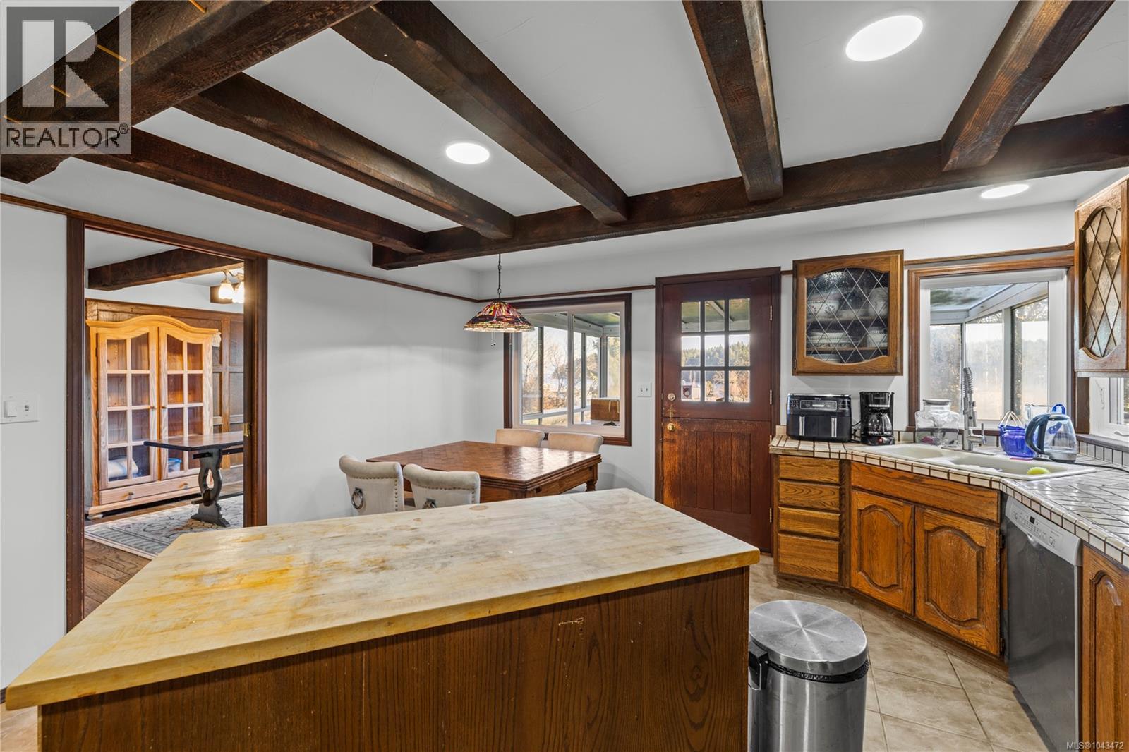 618 Beach Dr - 10