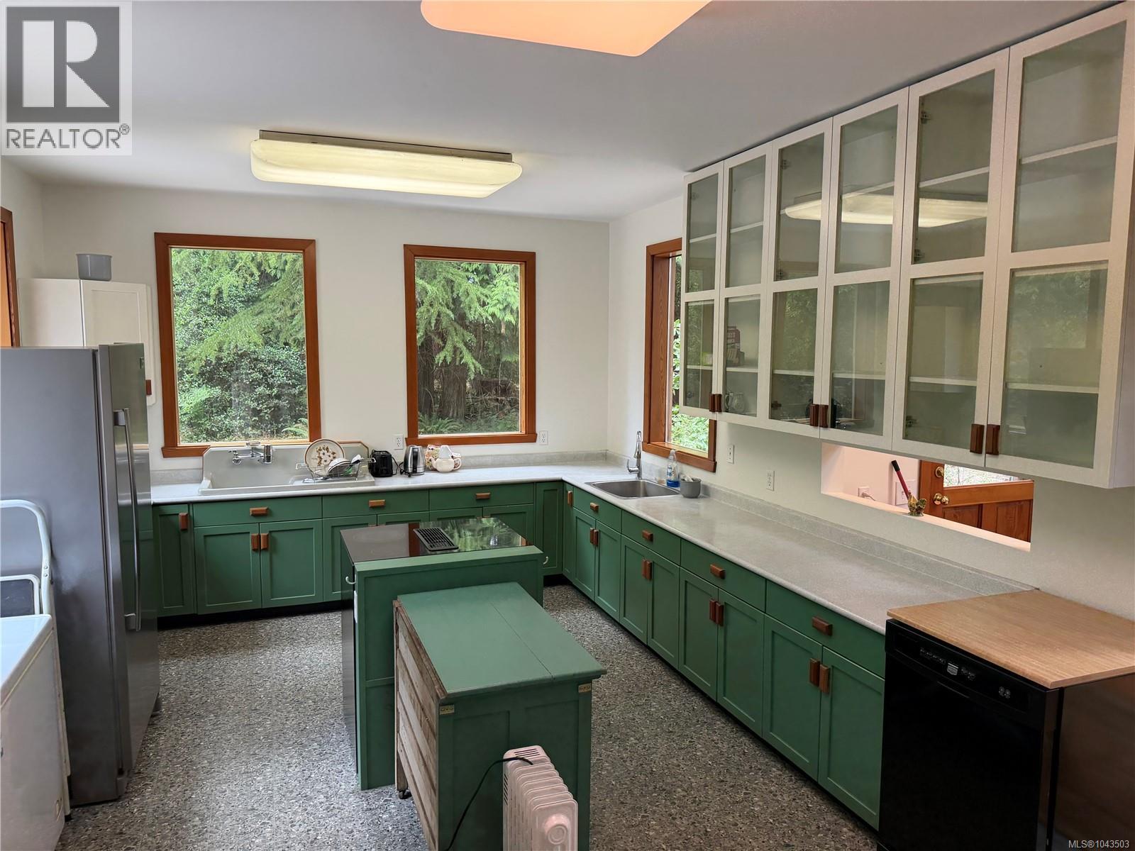 380 Parker Rd - 5