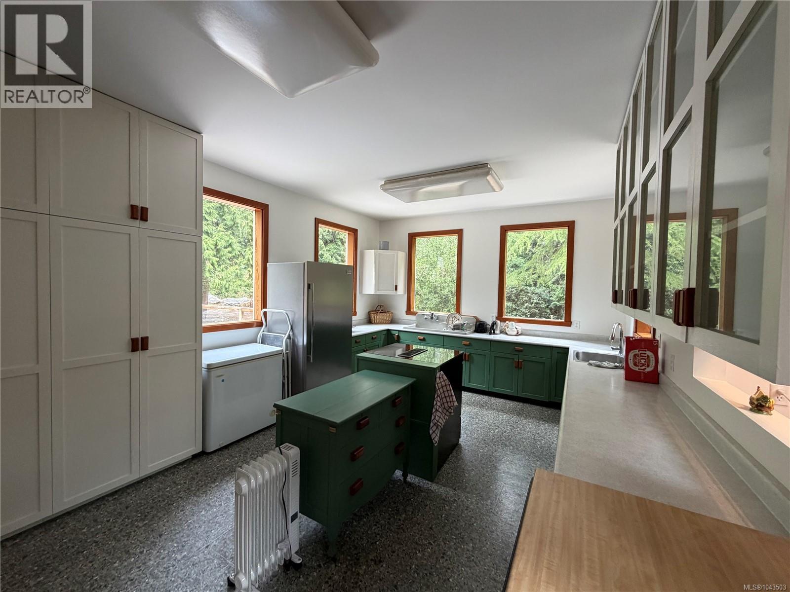 380 Parker Rd - 6