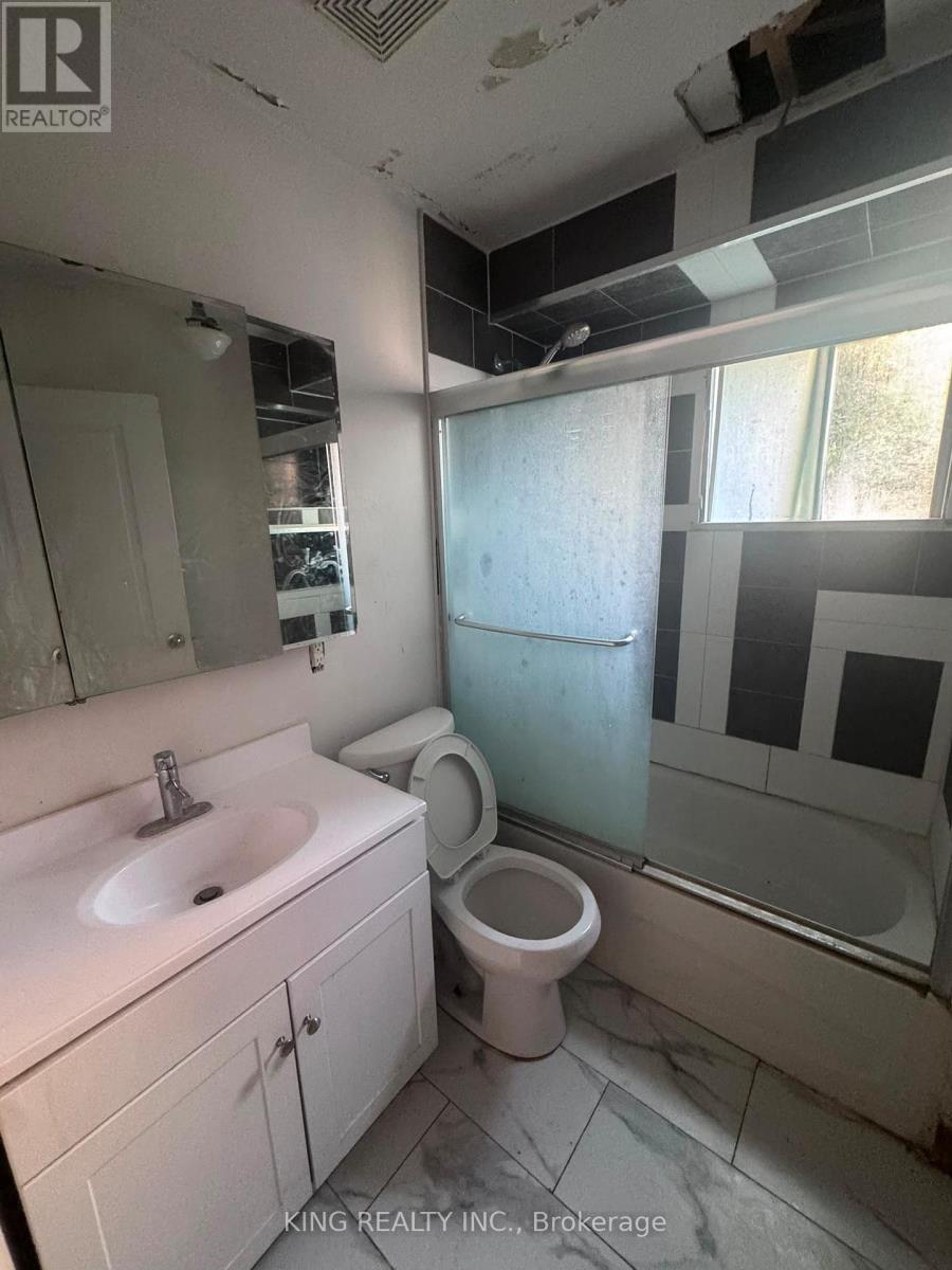 526 GROVE STREET E - 13