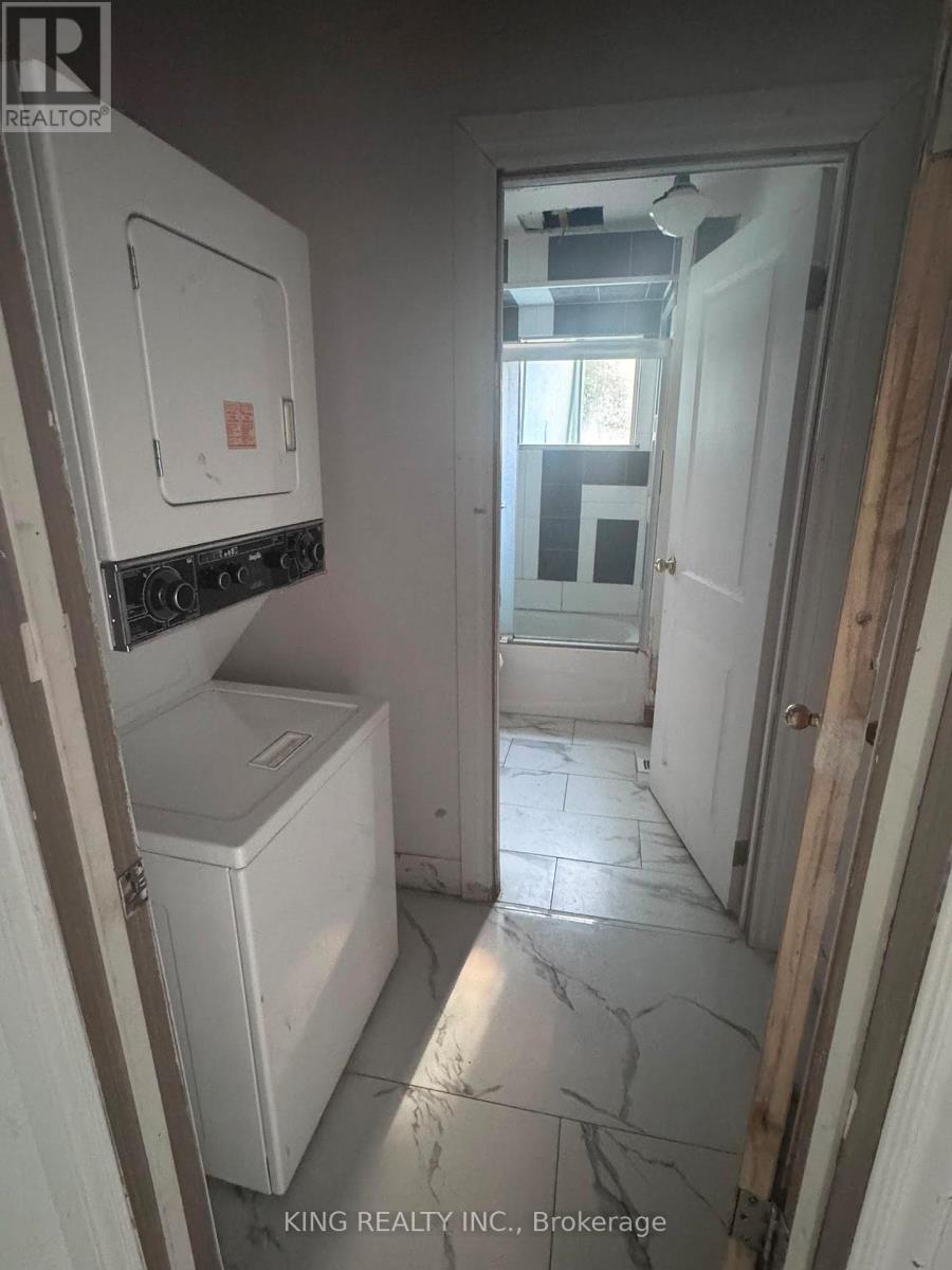 526 GROVE STREET E - 20