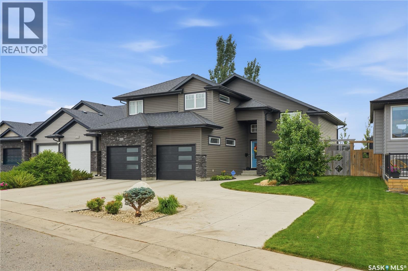 335 Dawson CRESCENT - 2