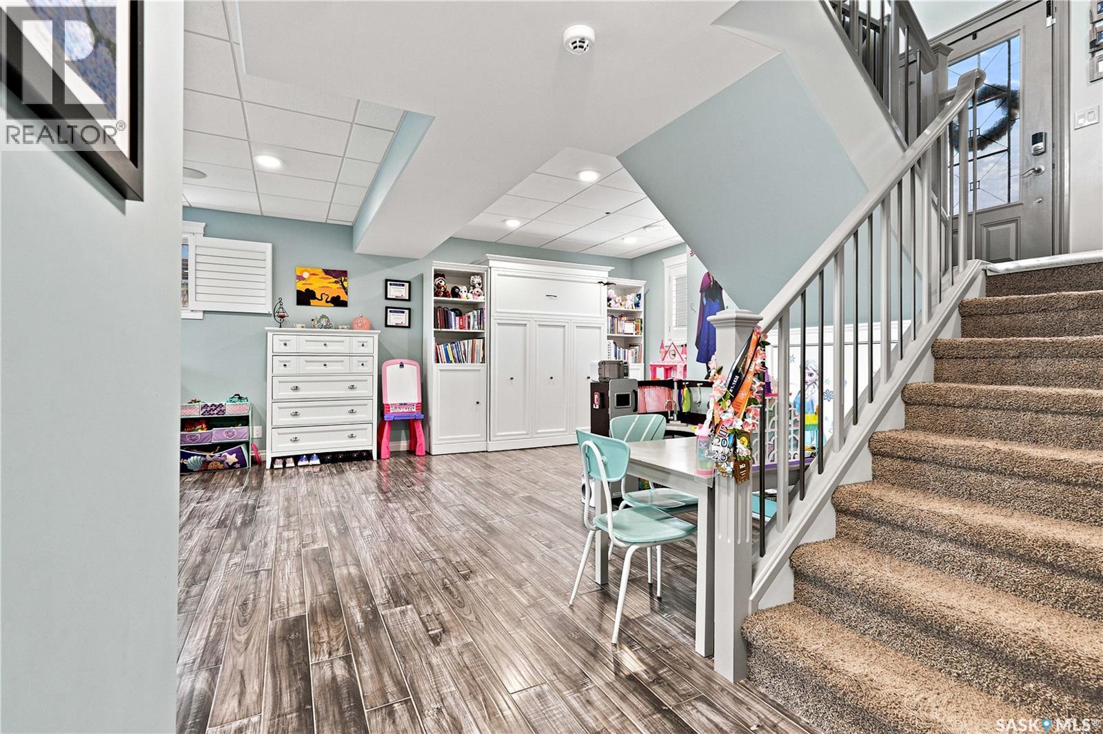 335 Dawson CRESCENT - 36
