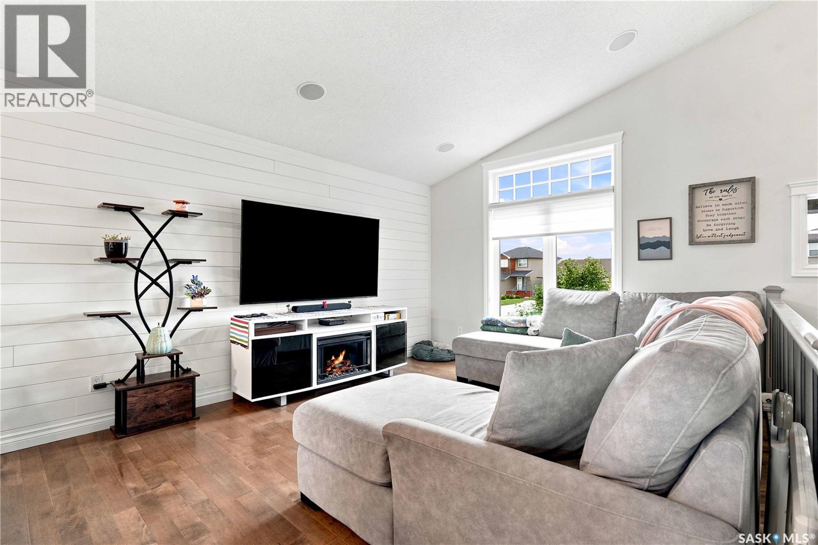 335 Dawson CRESCENT - 7