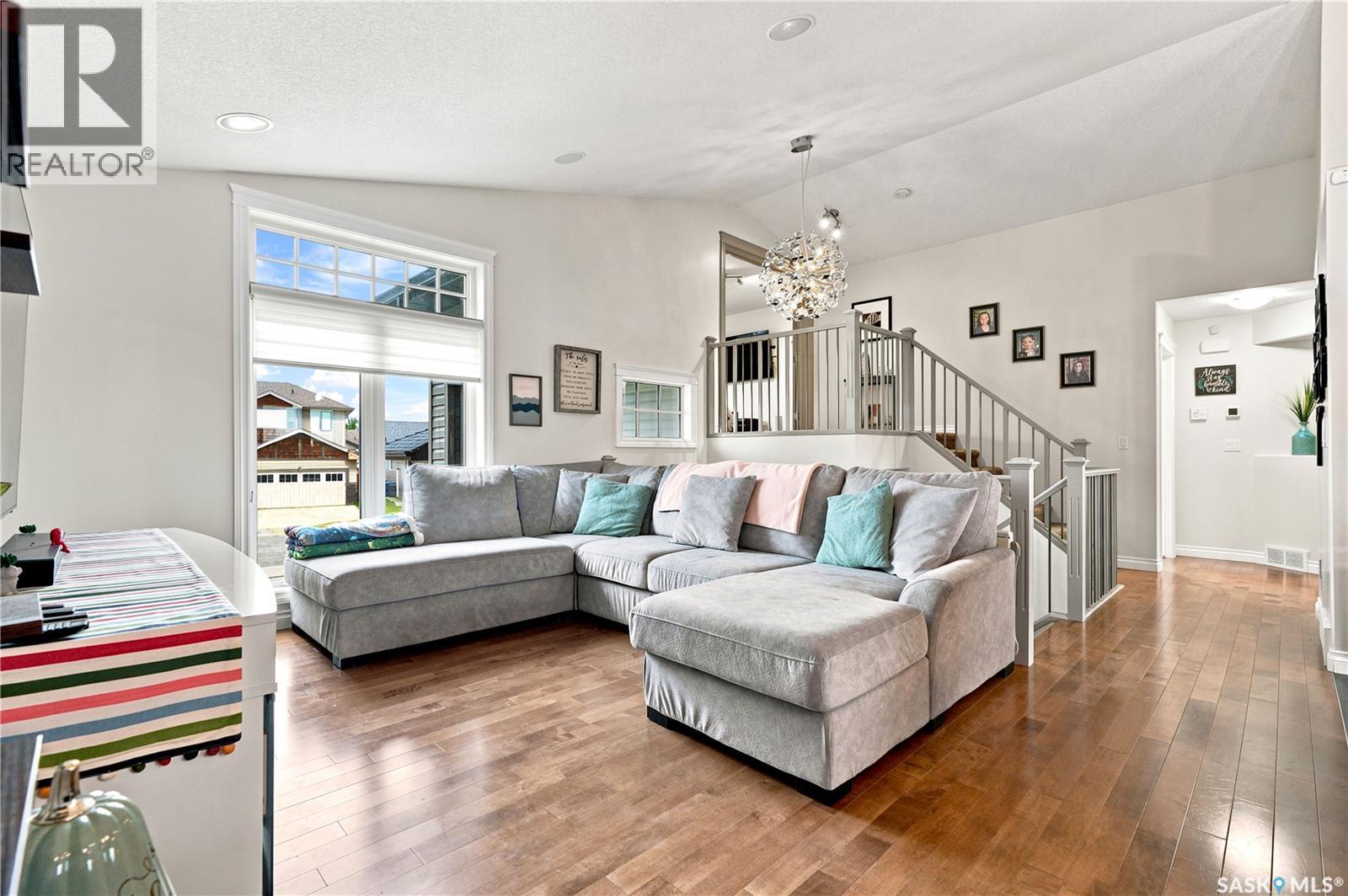335 Dawson CRESCENT - 8