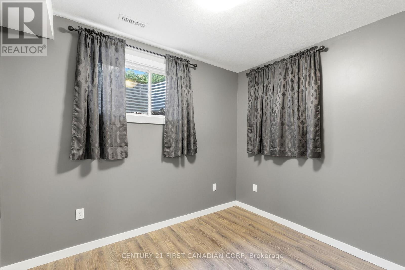 12 GLENWOOD STREET - 32