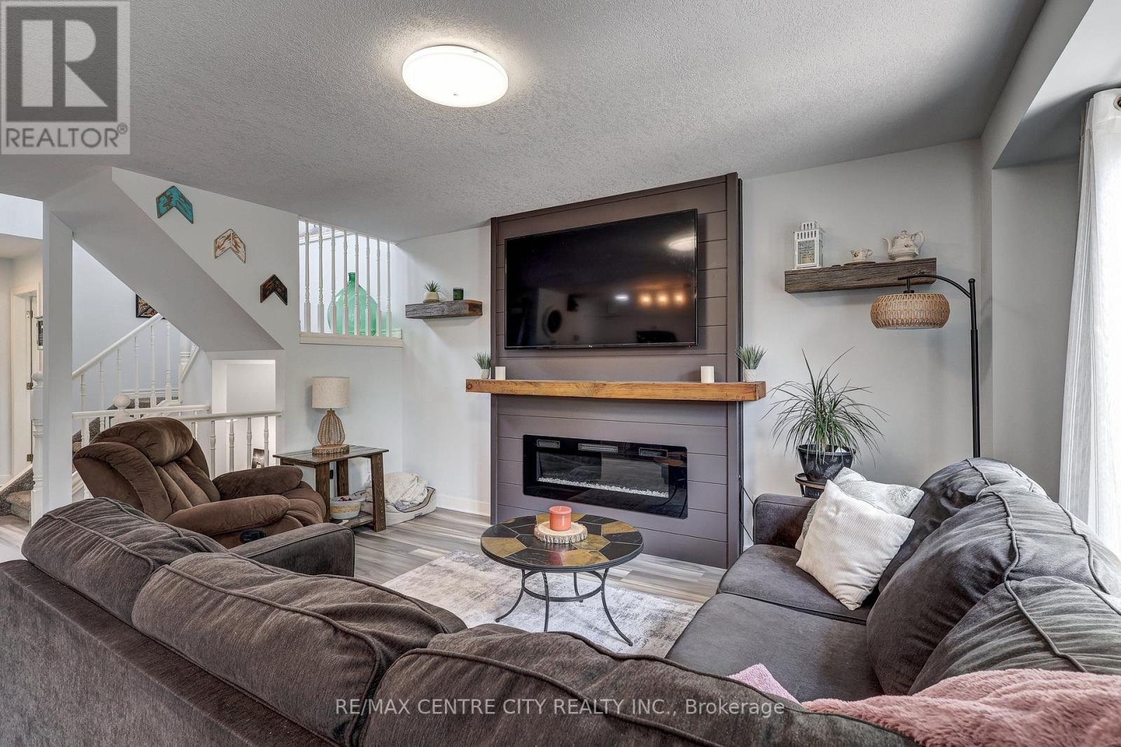 15 SCHREYER DRIVE - Image 12