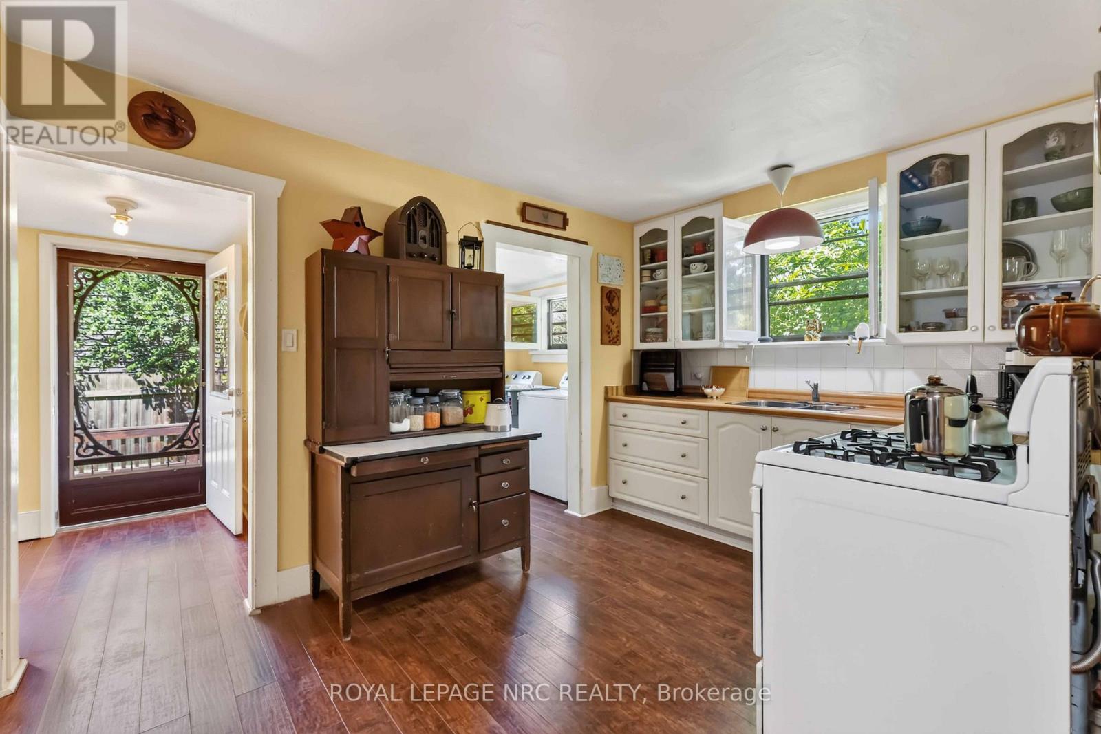 295 LEASK AVENUE - 18