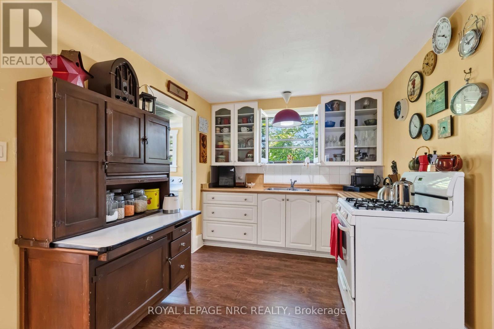 295 LEASK AVENUE - 19