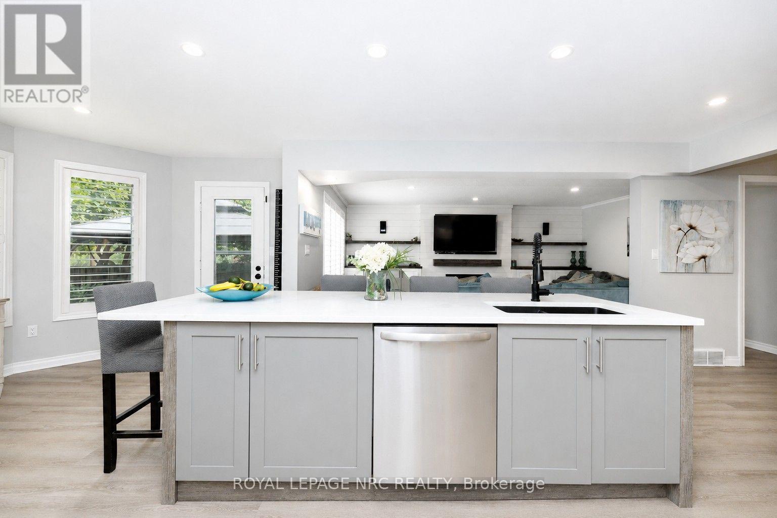 3 GREENVALE COURT - Image 21