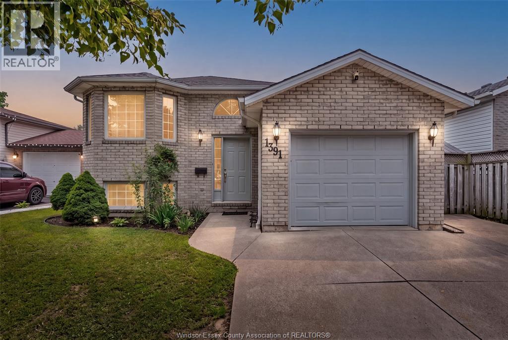 1391 FULLER CRESCENT - 1