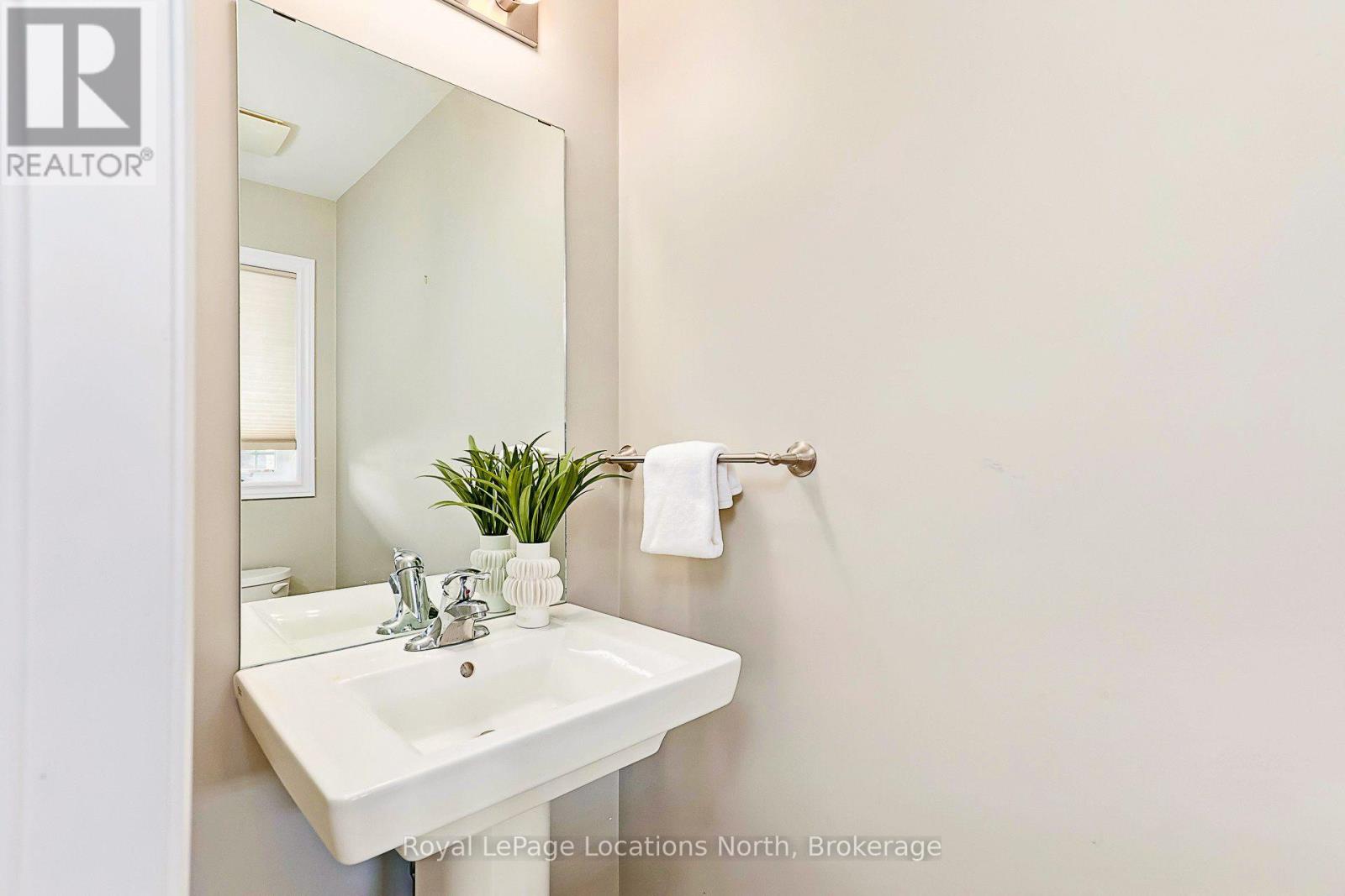 88 ROBERTSON STREET - 14
