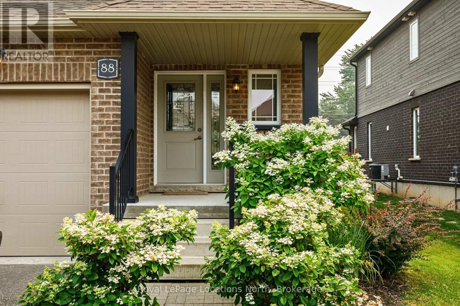 88 ROBERTSON STREET - 2