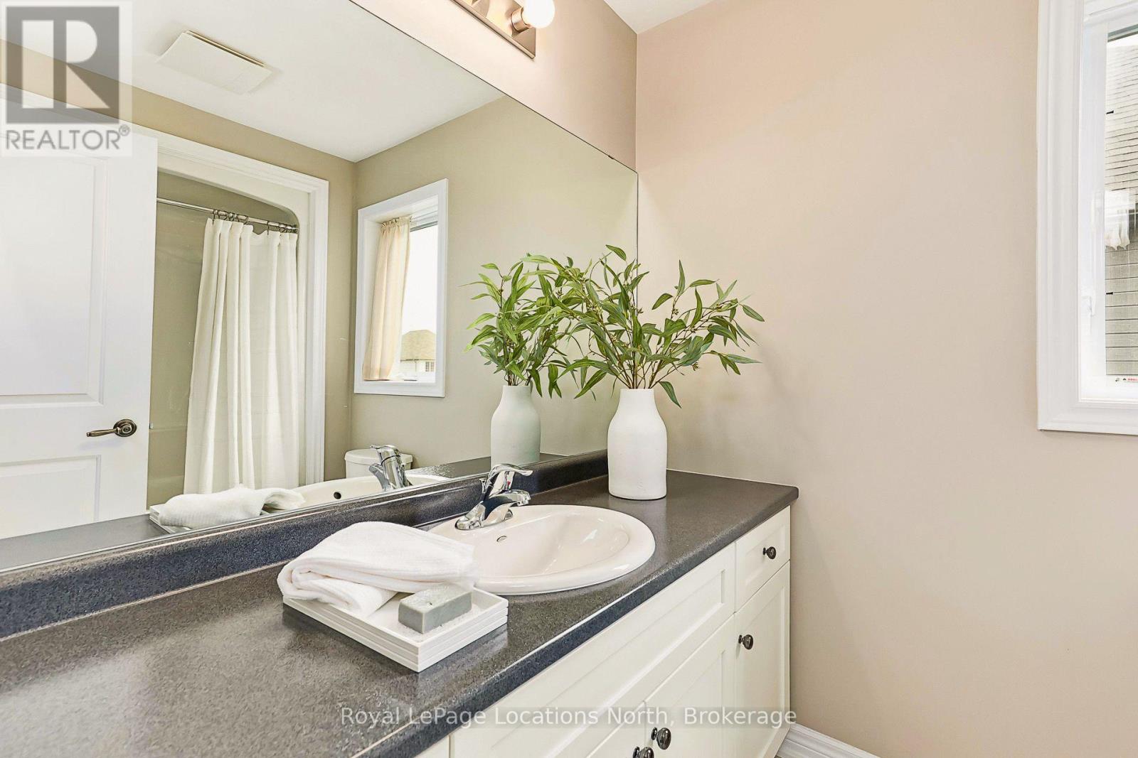 88 ROBERTSON STREET - 28