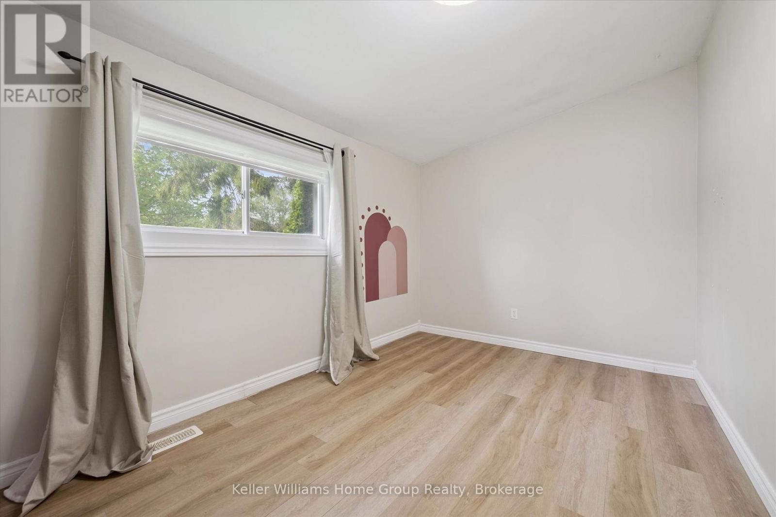 490 GARAFRAXA STREET E - 32
