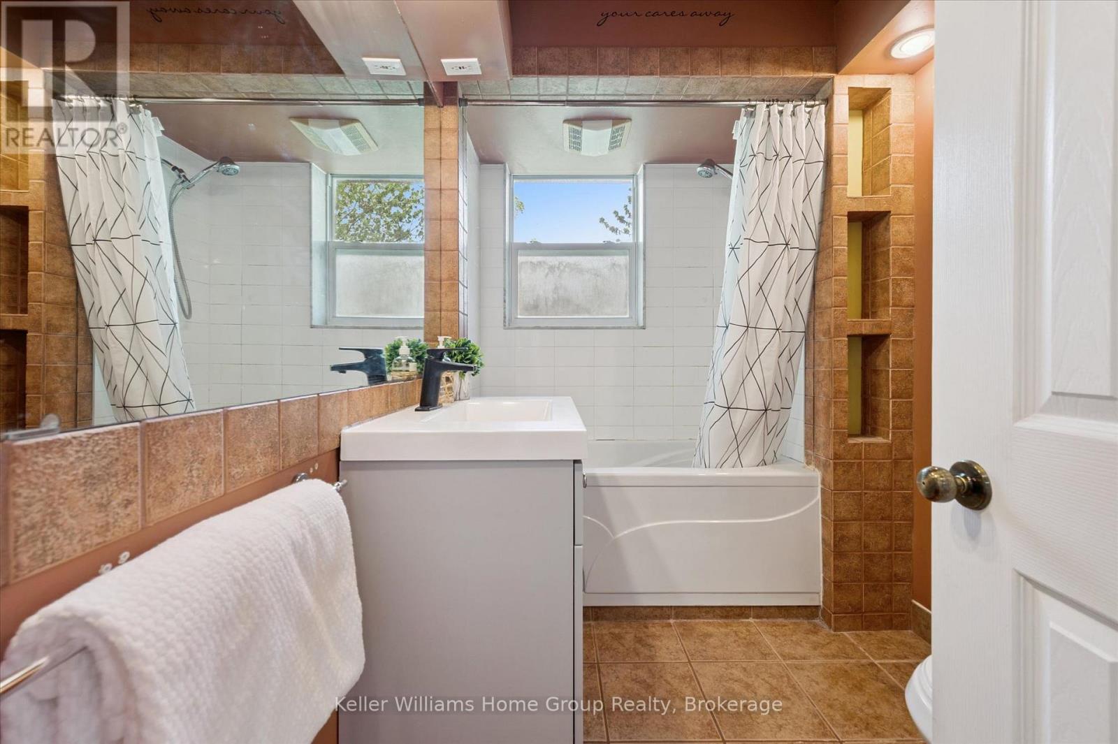 490 GARAFRAXA STREET E - 33