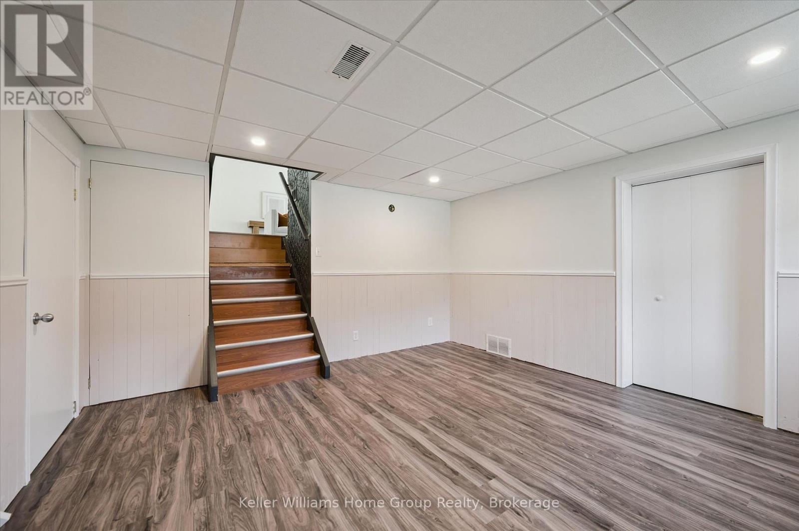 490 GARAFRAXA STREET E - 36