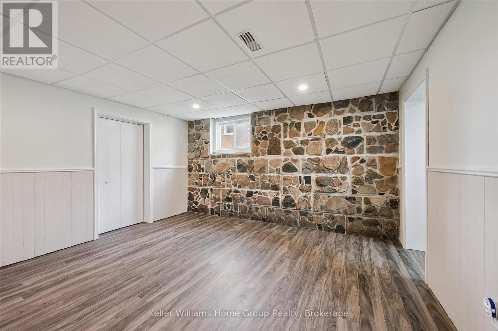 490 GARAFRAXA STREET E - 37