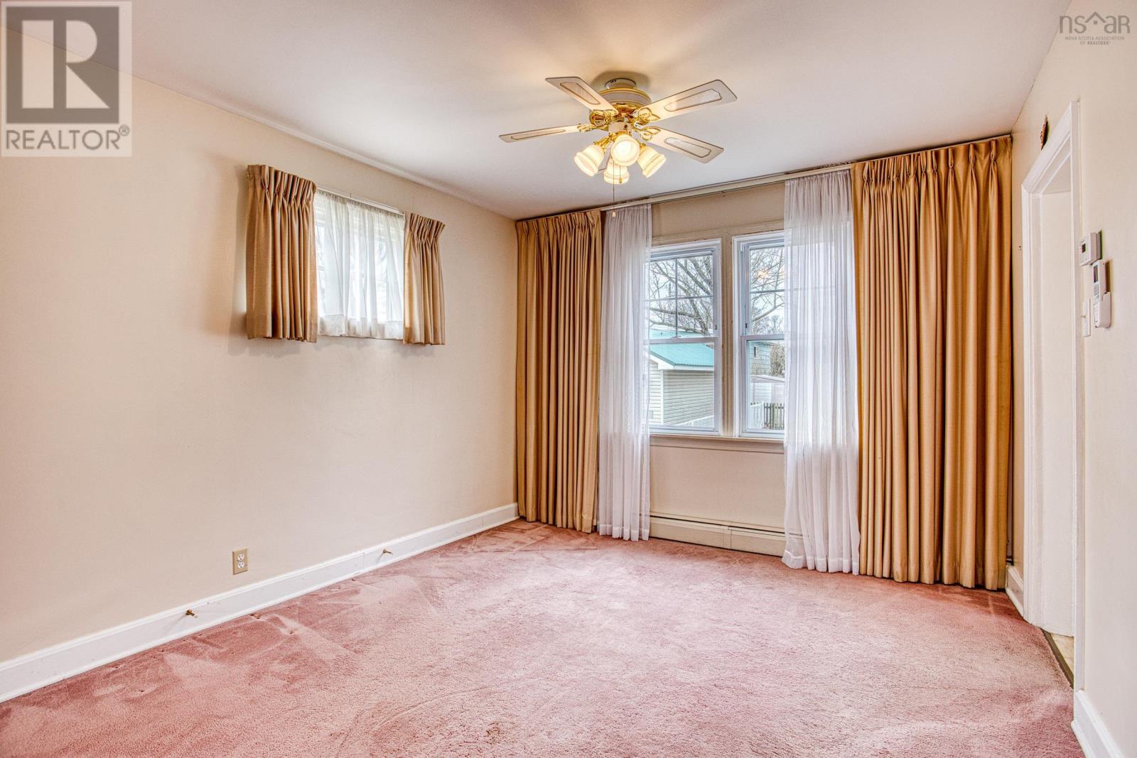 3058 Connaught Avenue - 20