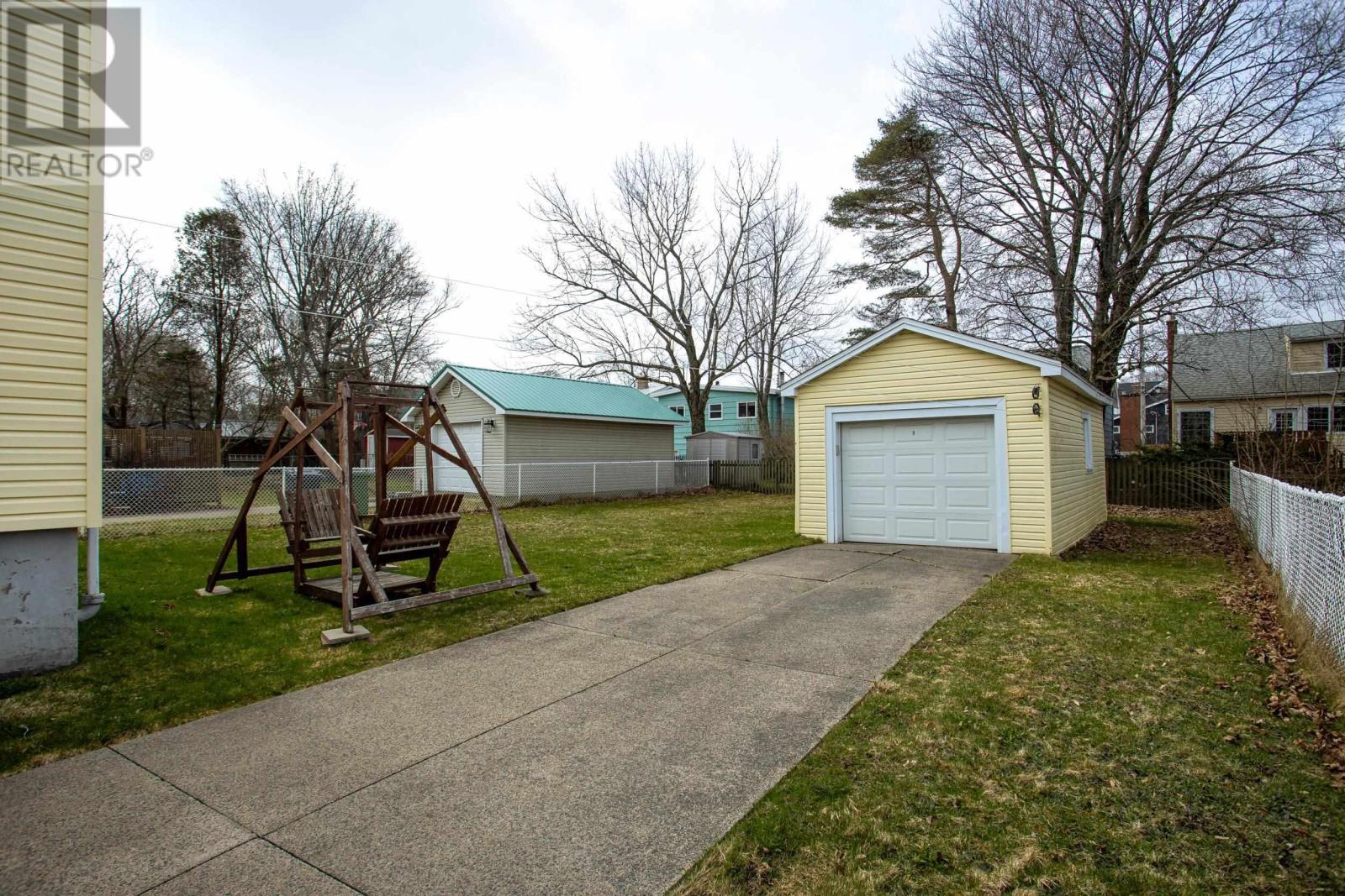 3058 Connaught Avenue - 10