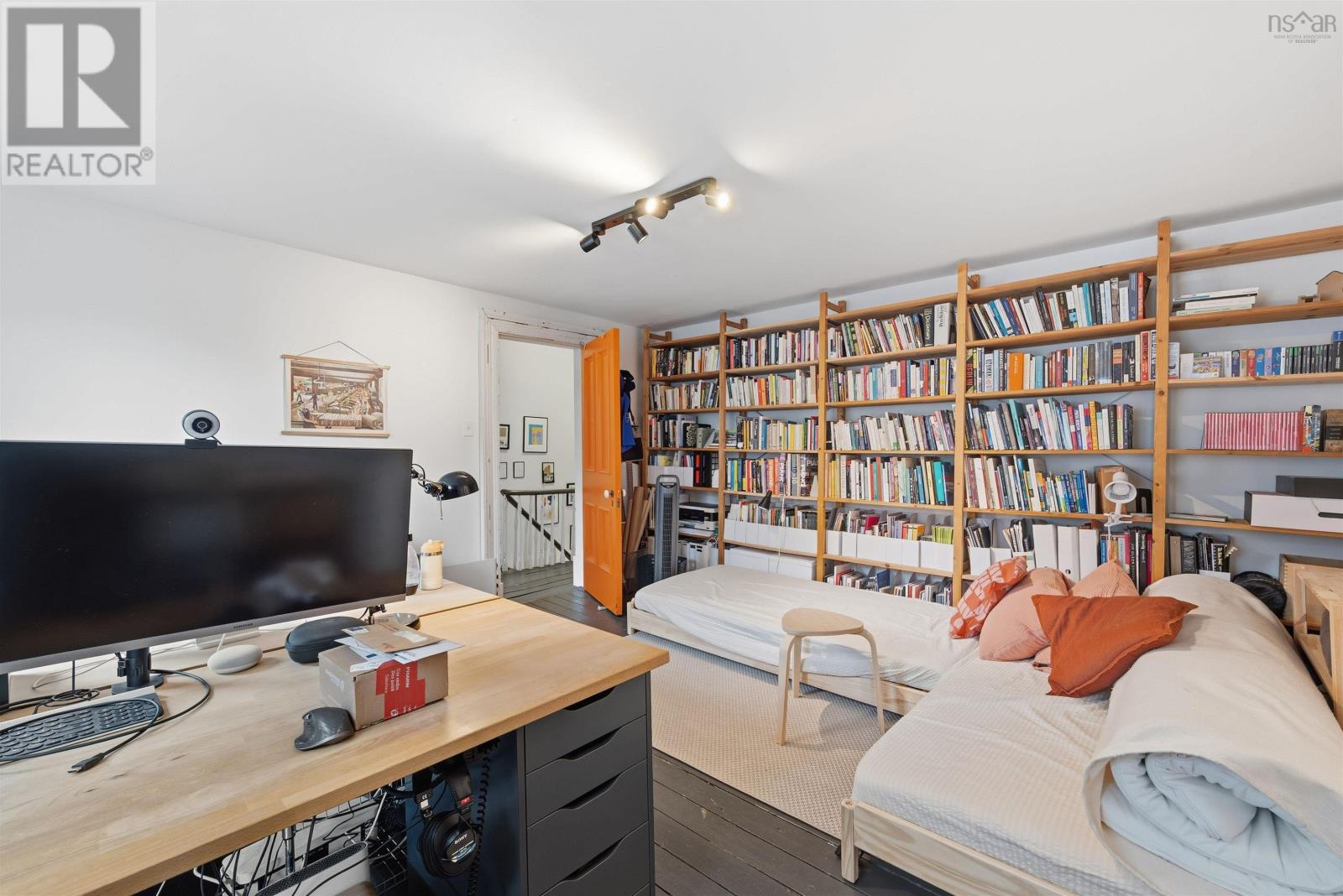 2464 Creighton Street - 24