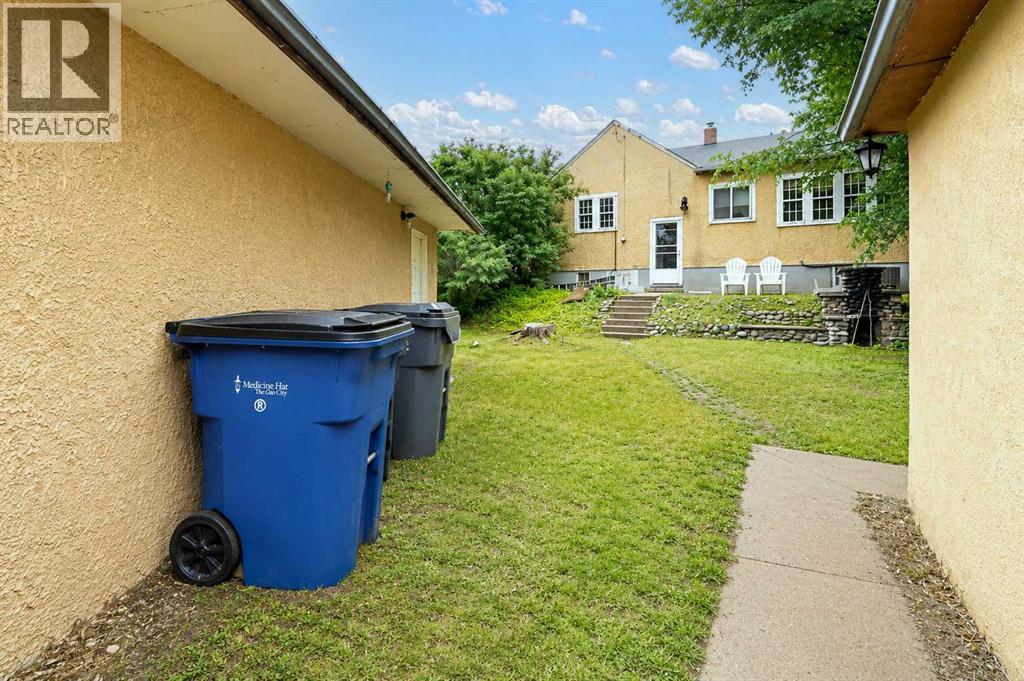 260 2 Street SE - 35