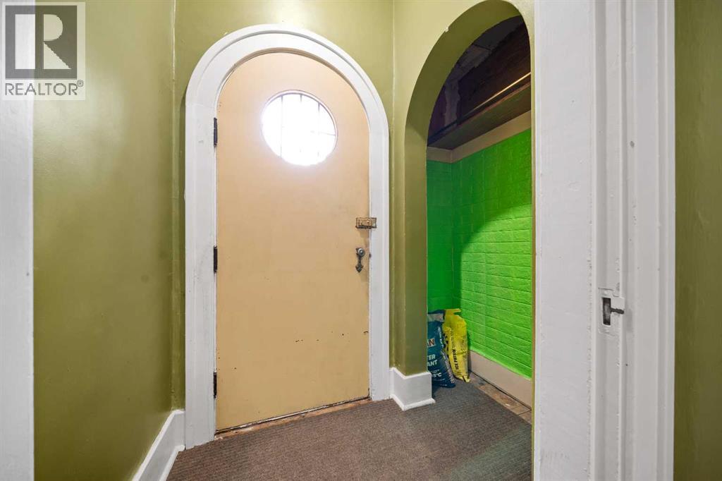 260 2 Street SE - 5