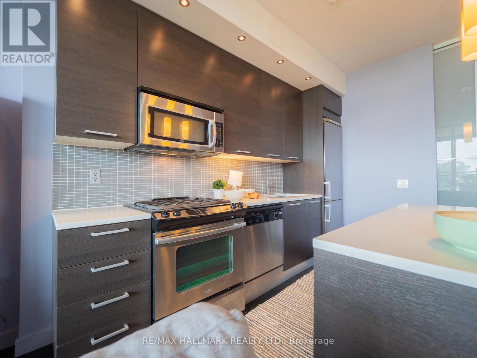 #602 90 BROADVIEW AVENUE - 17