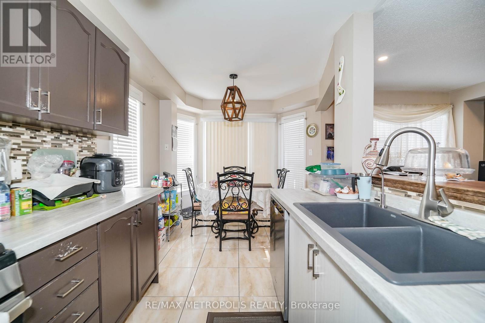 63 ECHO RIDGE CRESCENT - Image 11