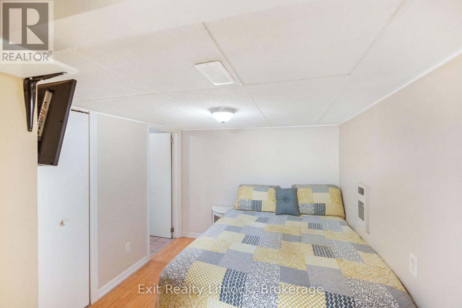 2 EDGEWOOD AVENUE - 21