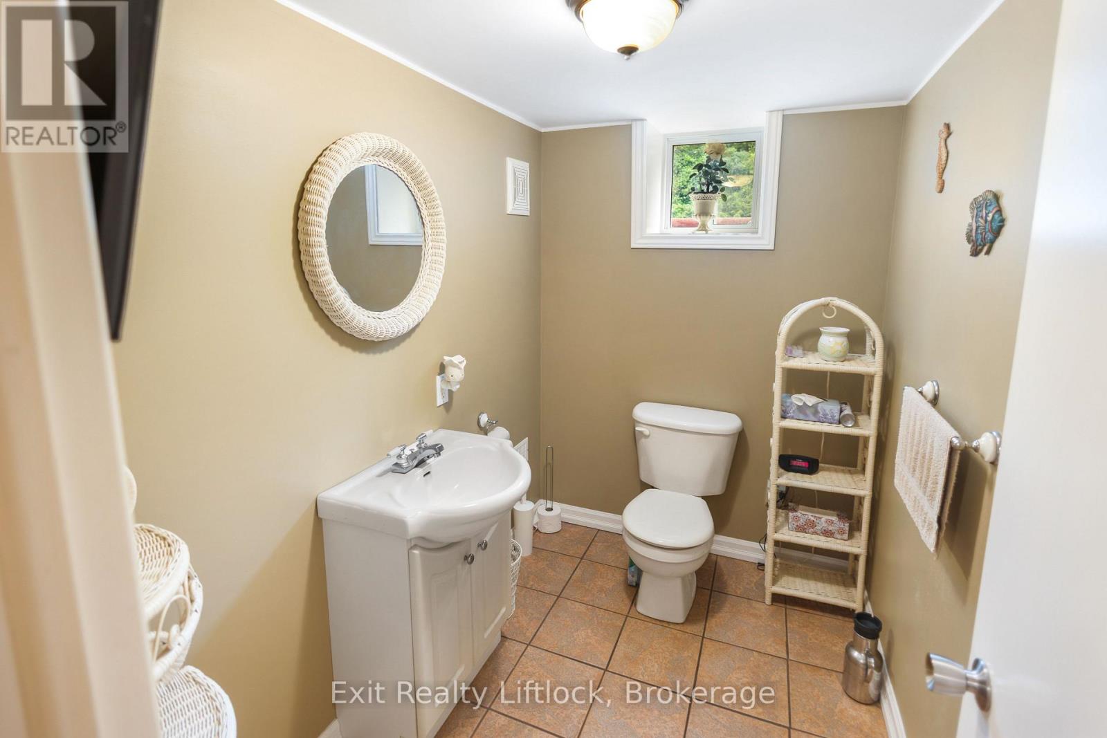 2 EDGEWOOD AVENUE - 23