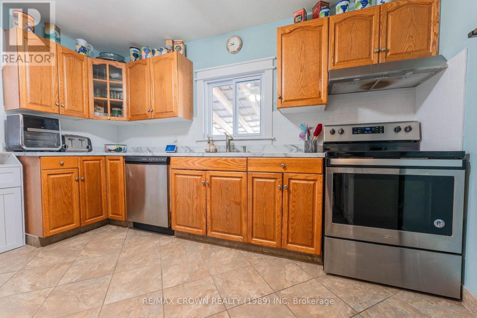 33 DOMINION AVENUE - 16