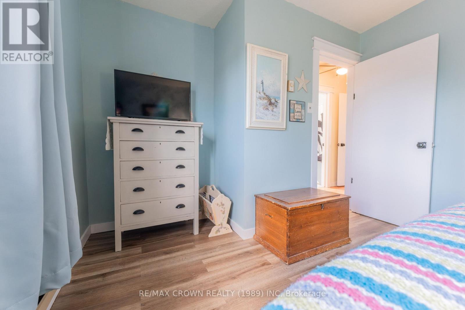 33 DOMINION AVENUE - 26