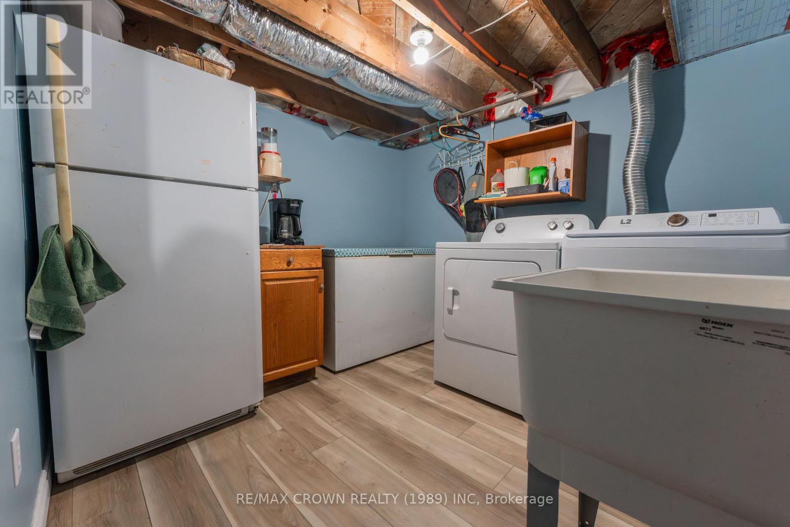 33 DOMINION AVENUE - 40