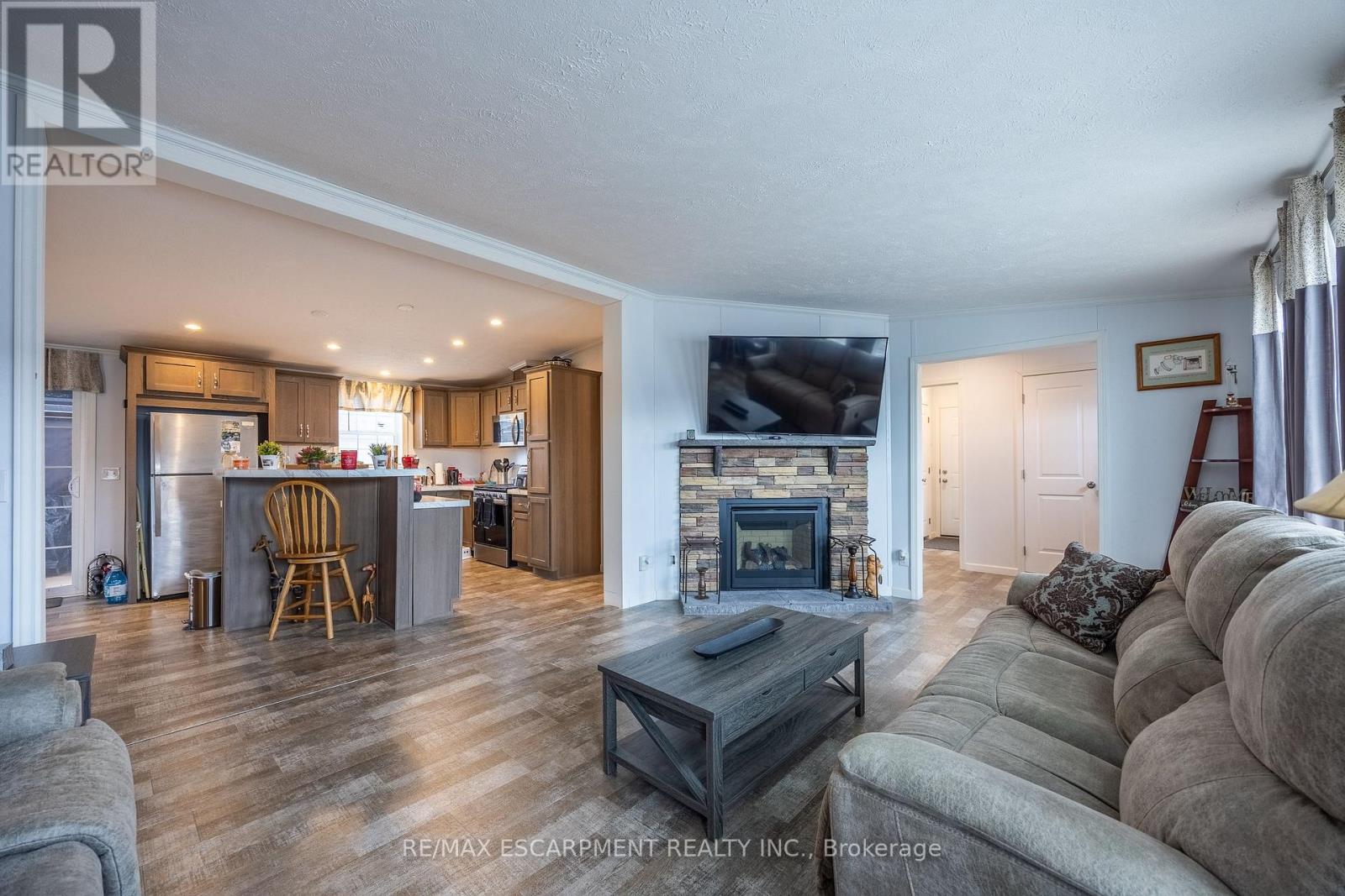 11 HICKORY HOLLOW - Image 11