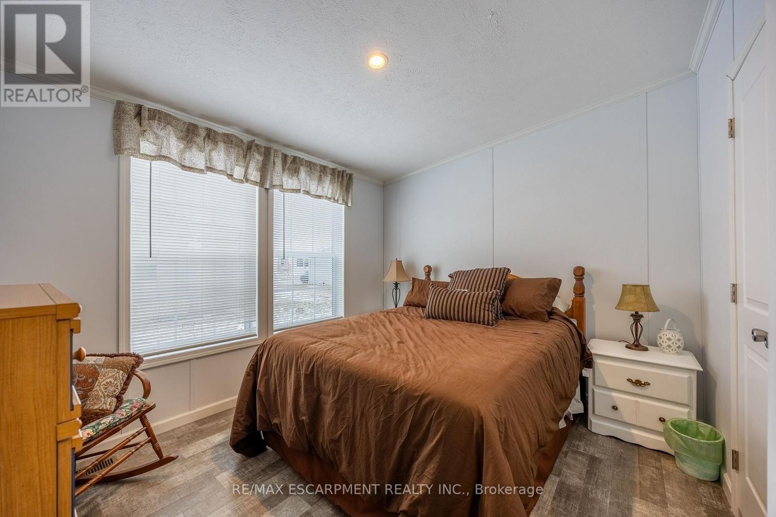 11 HICKORY HOLLOW - Image 18