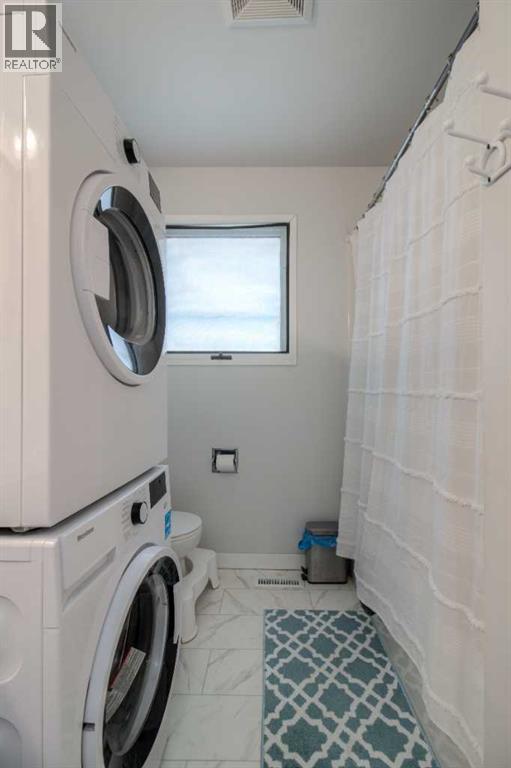 7 cayuga Place W - 33