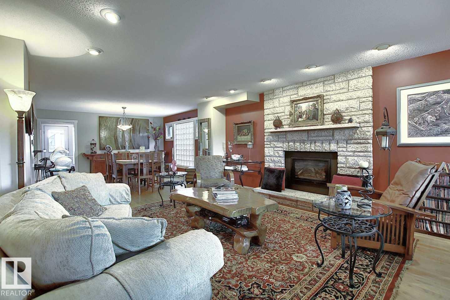 11126 52 ST NW - 16