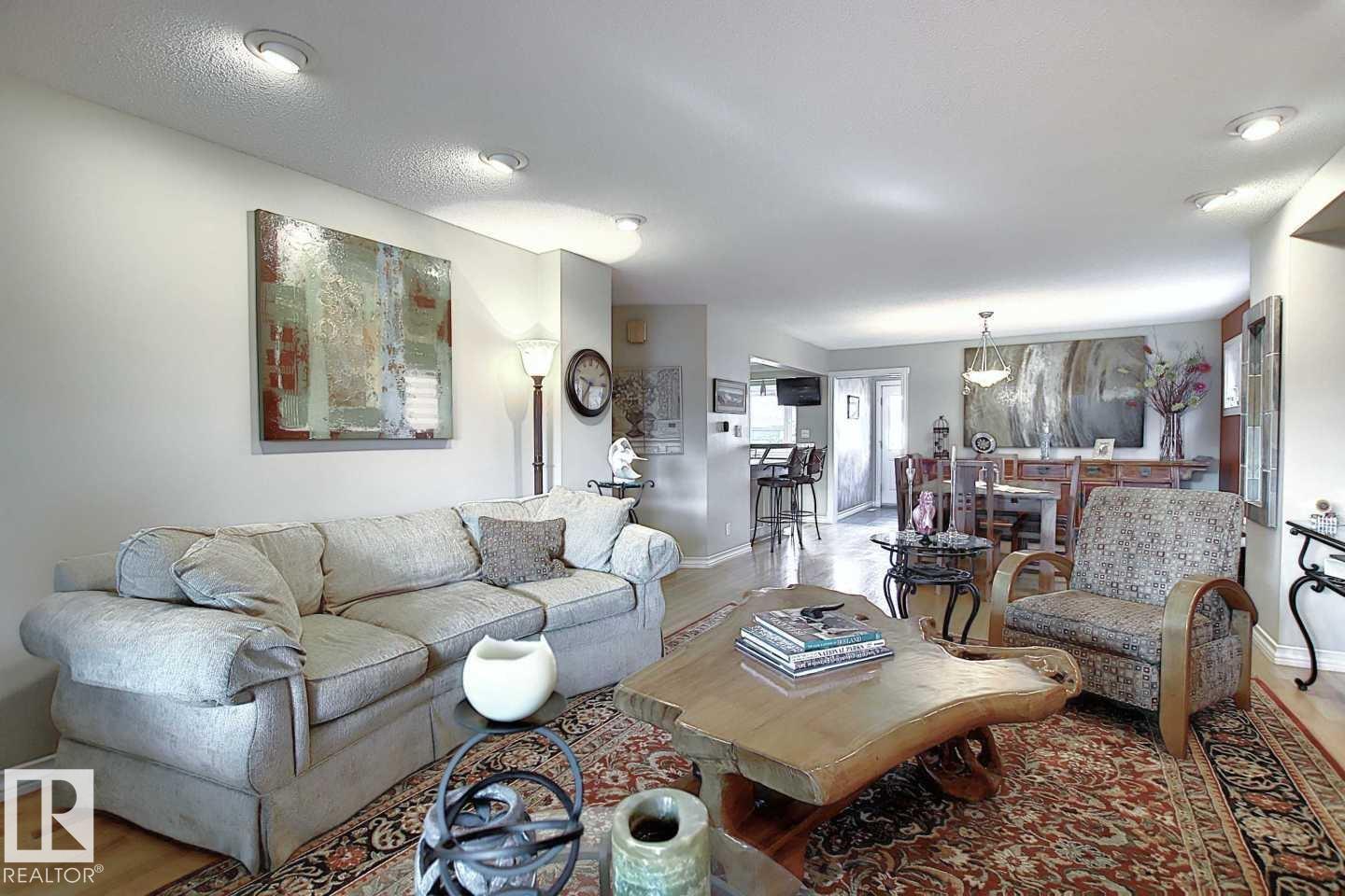 11126 52 ST NW - 17