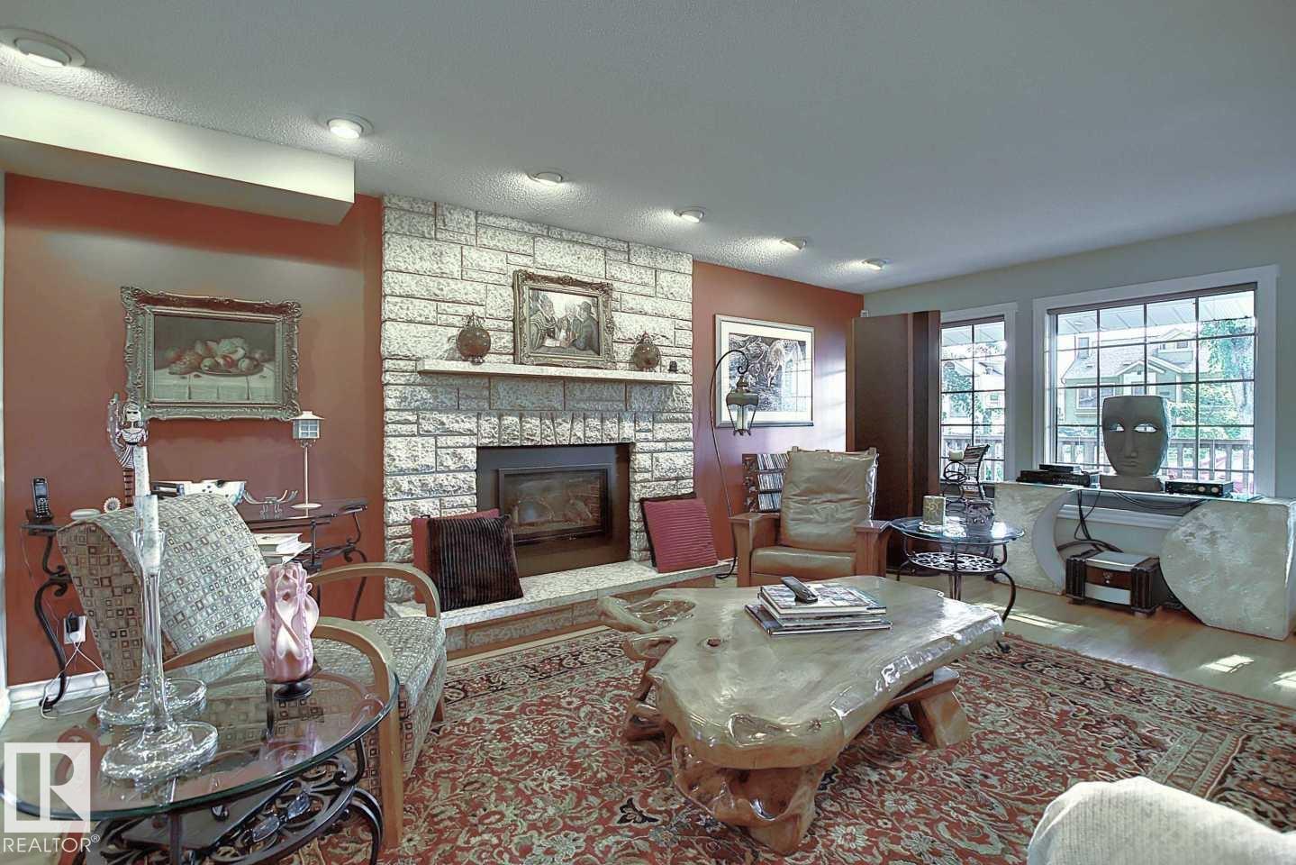 11126 52 ST NW - 18