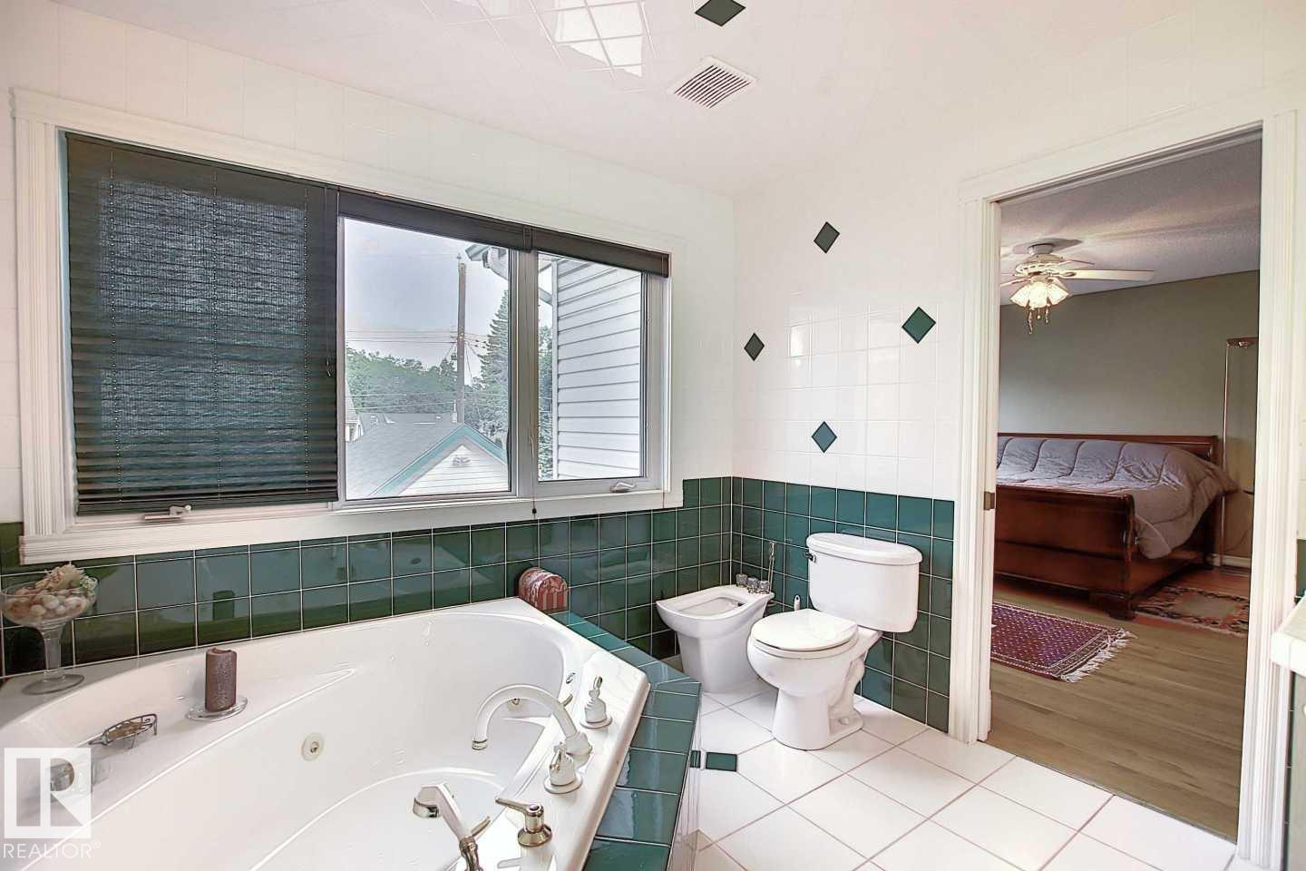 11126 52 ST NW - 32