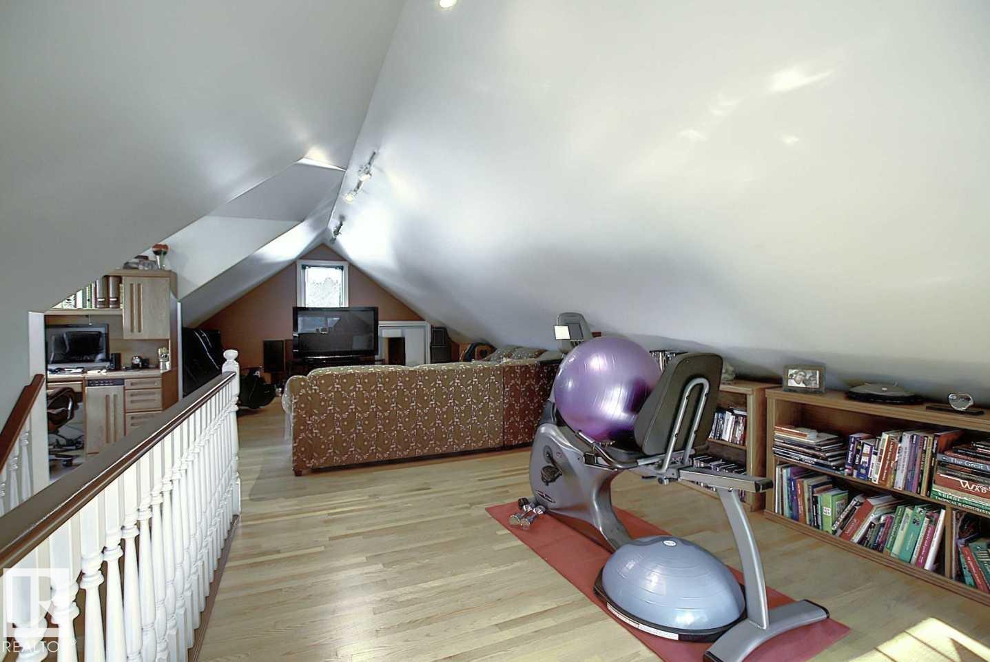 11126 52 ST NW - 42