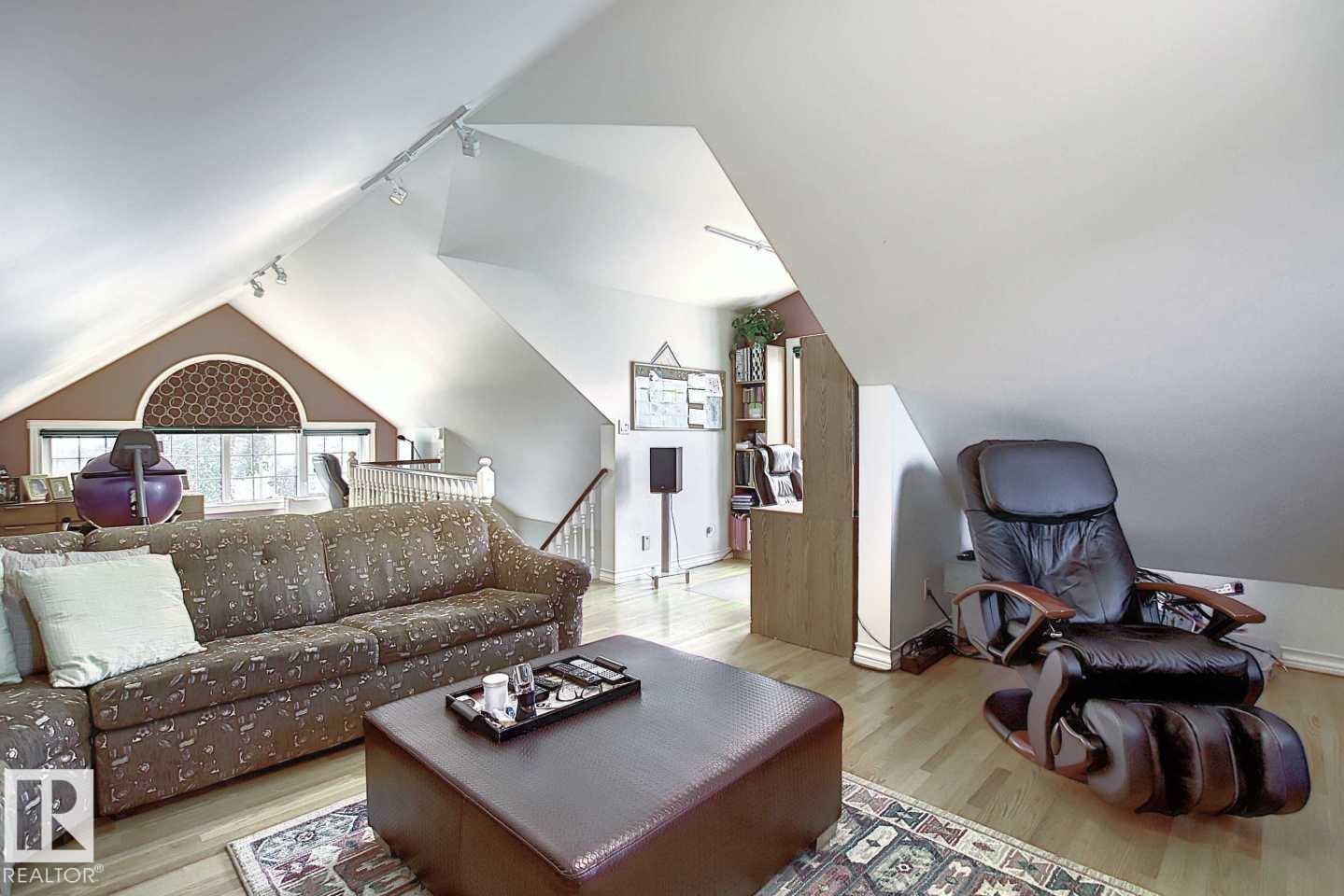 11126 52 ST NW - 47