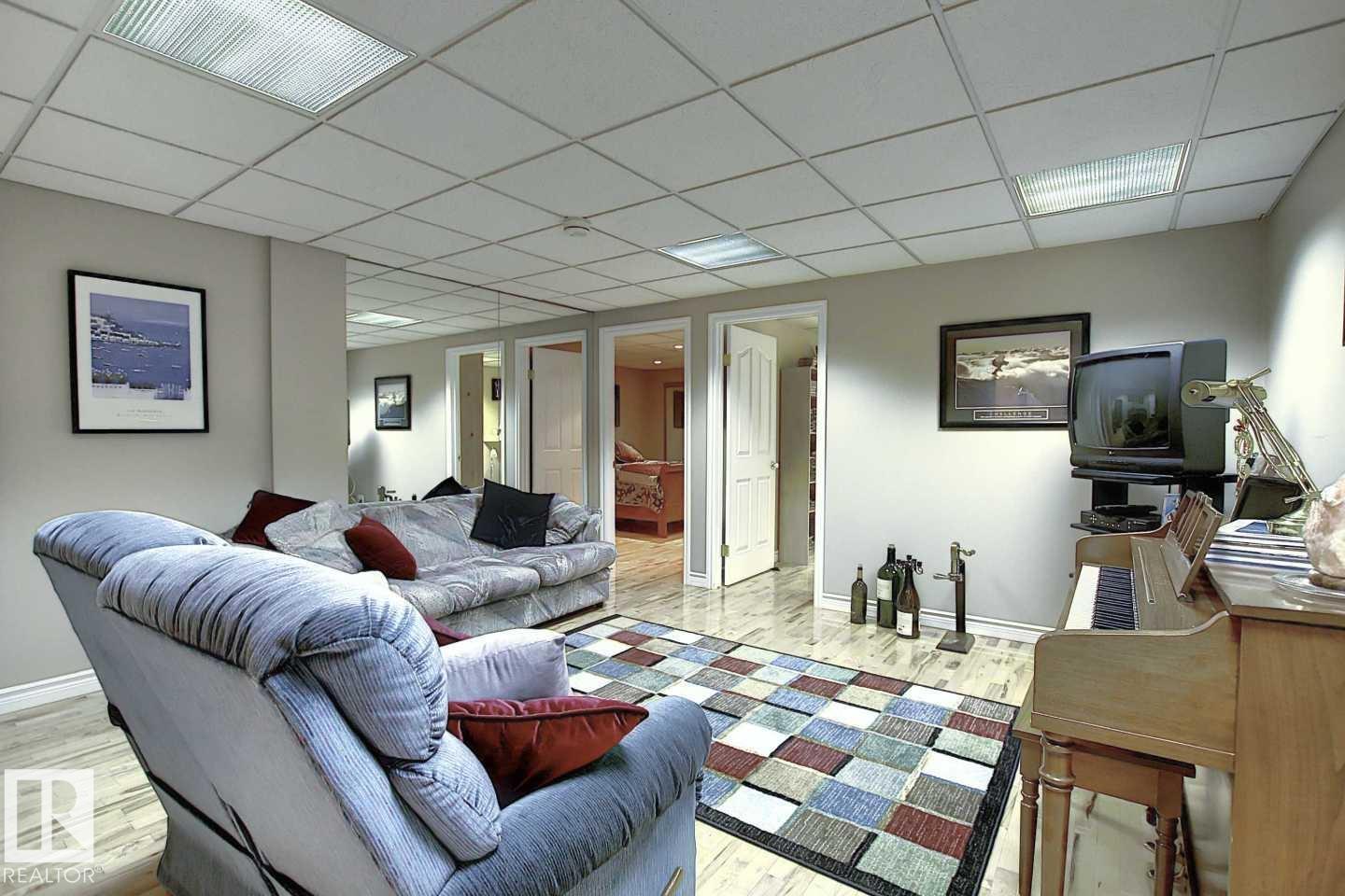 11126 52 ST NW - 49