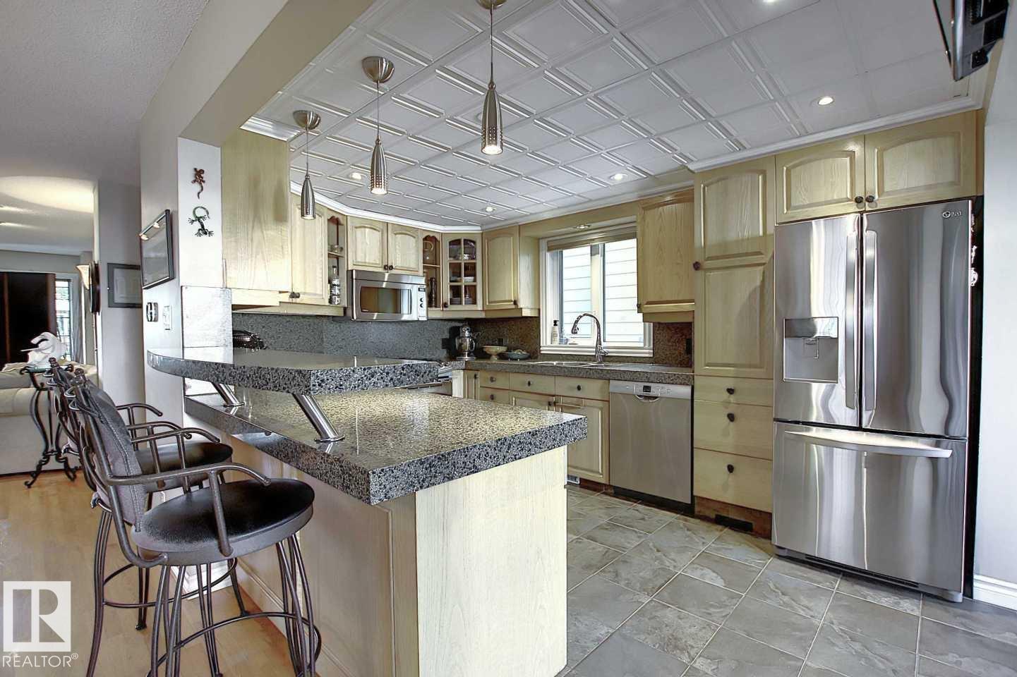 11126 52 ST NW - 5